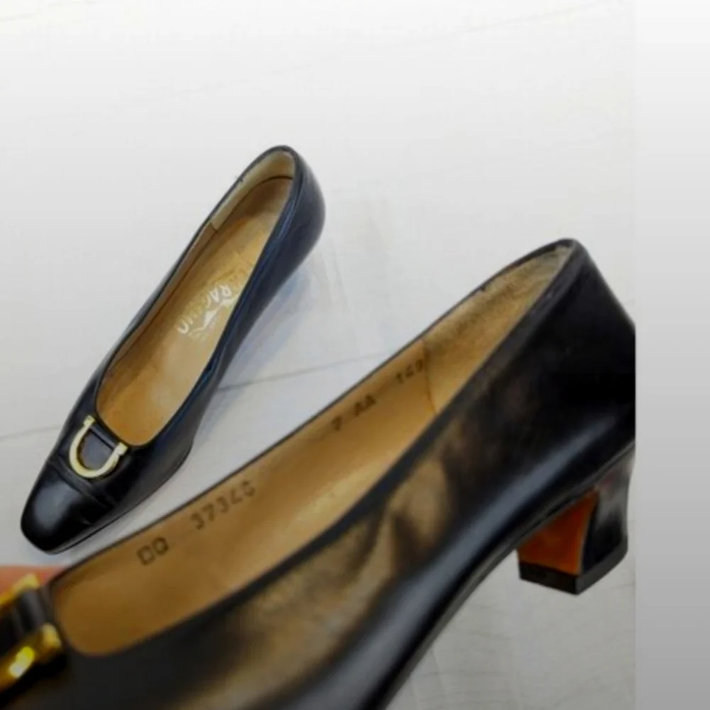 Salvatore Ferragamo Size 7 AA Slim Fit Black Leather Pumps Heels Women Vintage - Picture 9 of 9